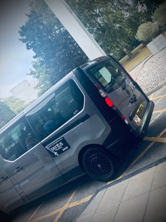 8 Seater Taxi Luggage 